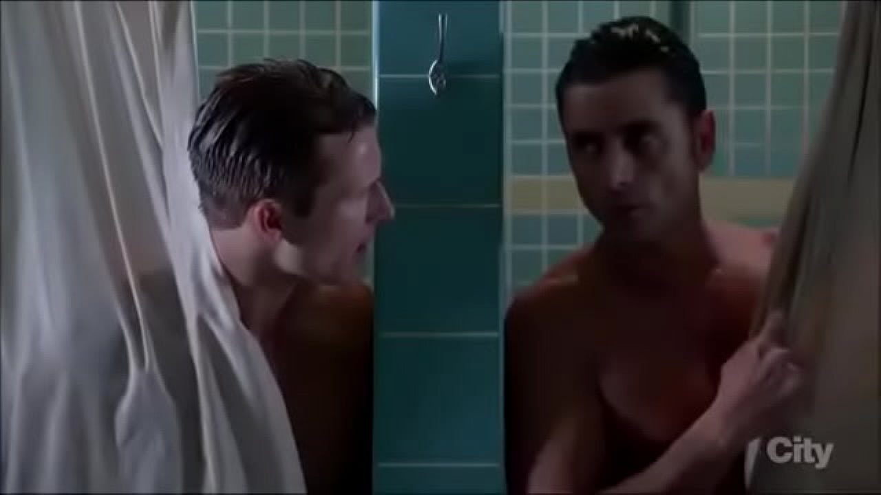 Scream Queens - Chad e Dr. Brock take a shower