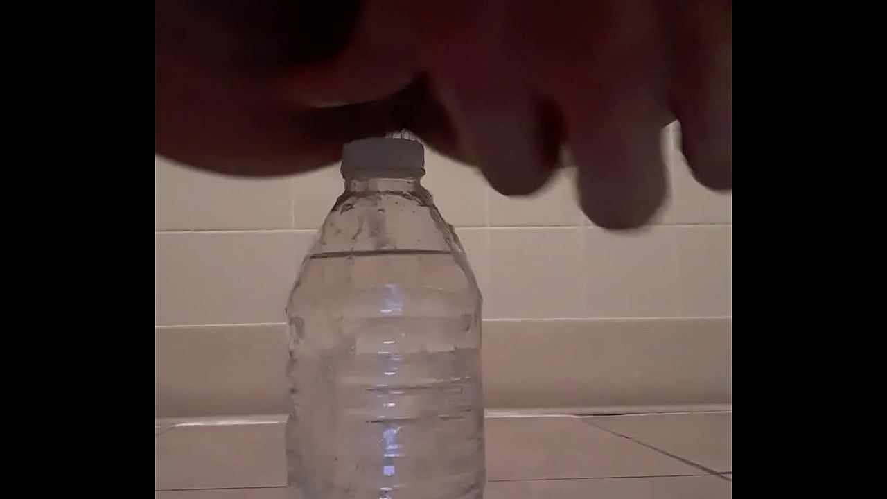 I ride a bottle of water while I cum