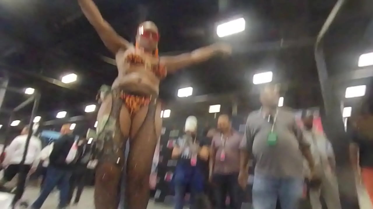 ebony dancer gives me a body tour at convention