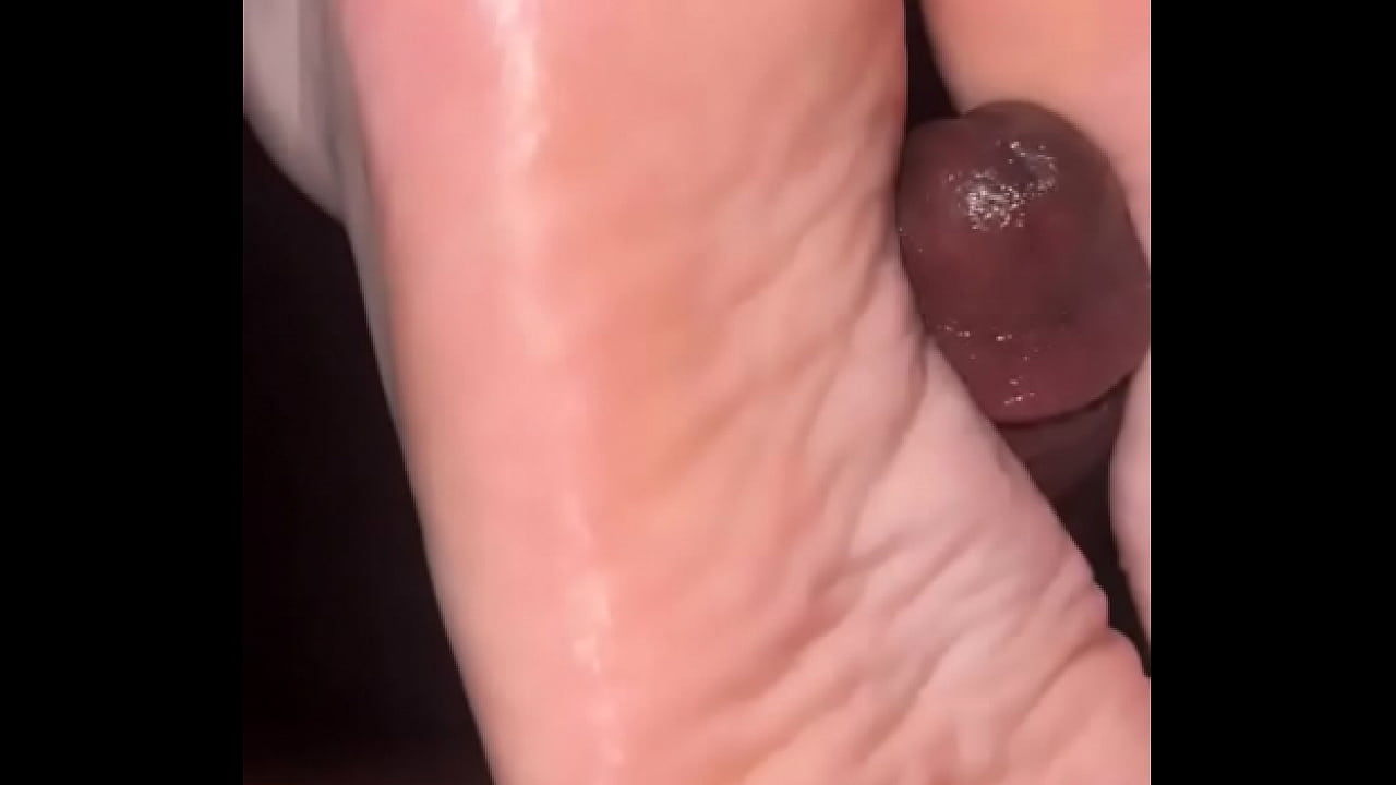 Cumshot on wifey soles