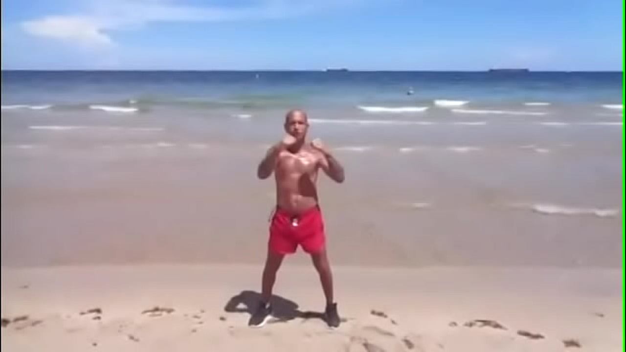 BEACH BODY OUTDOOR FITNESS