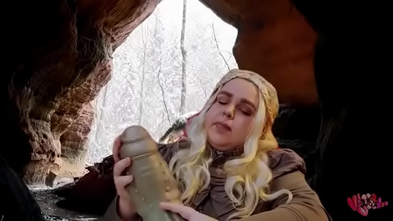 mad queen sucking off bad dragon cock (GoT) short version