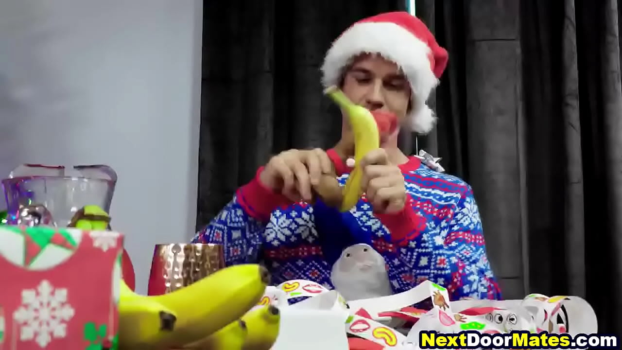 Christmas elves fuck without condom