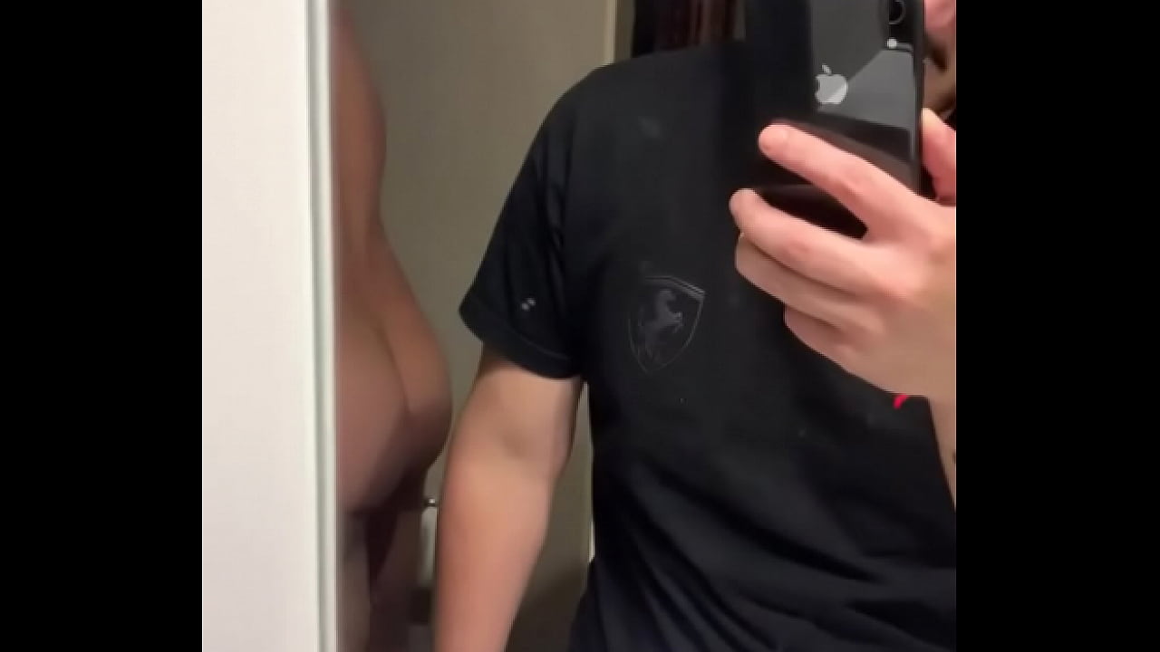 Hoy jock in toilet show off his ass