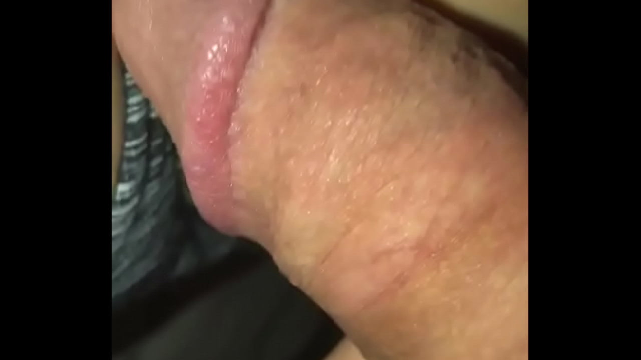 Playing with gf’s p. pussy