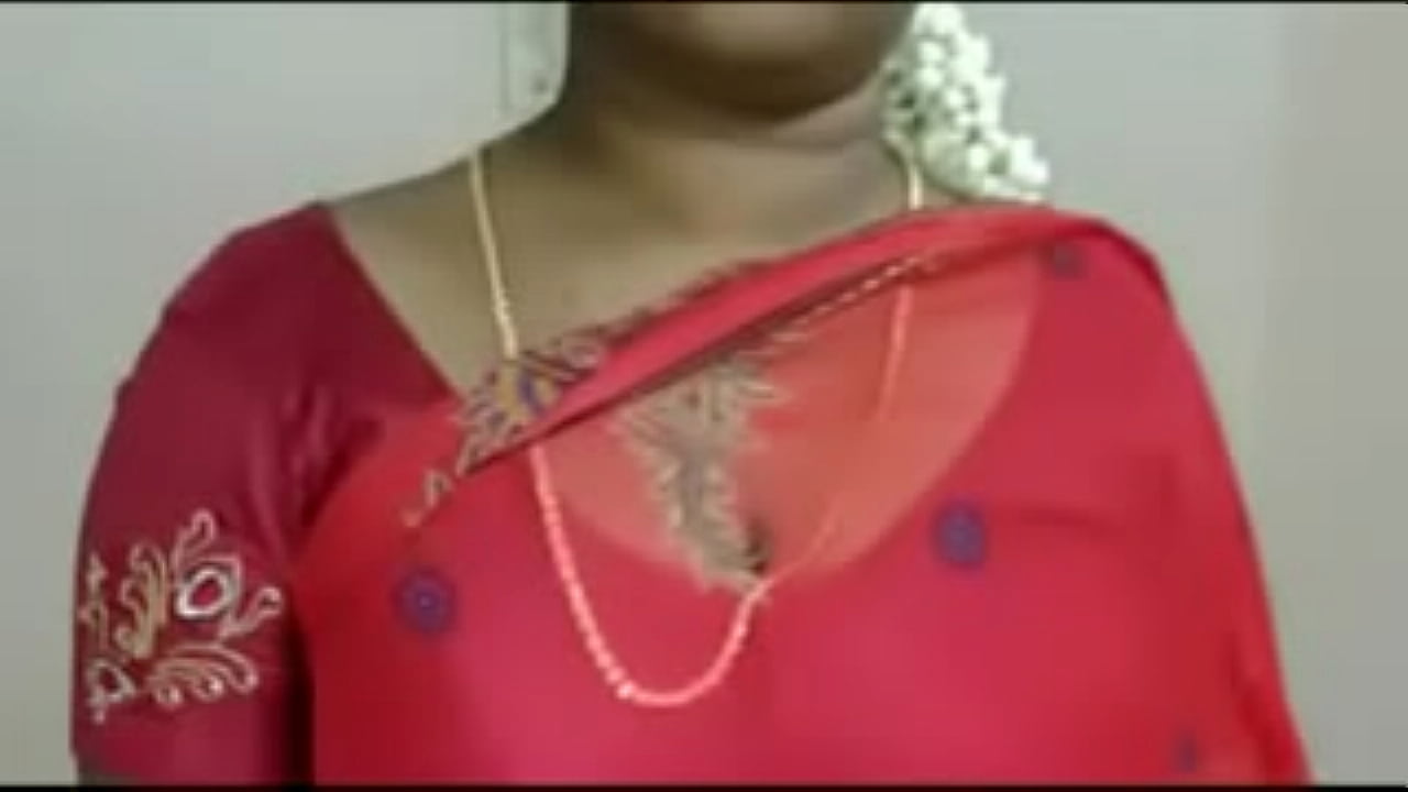 Hot Mallu Servant Aunty Saree Drop to impress Young boys