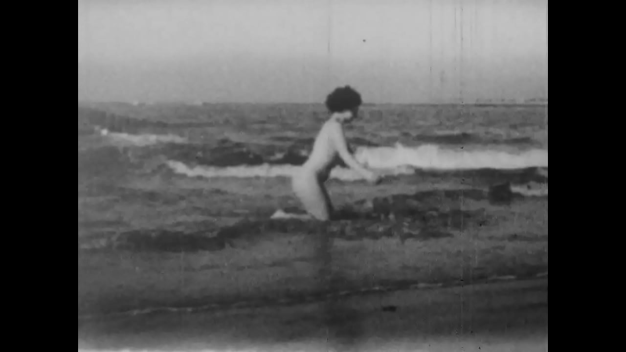 Girl and woman nude at the beach and in the hills (1943)