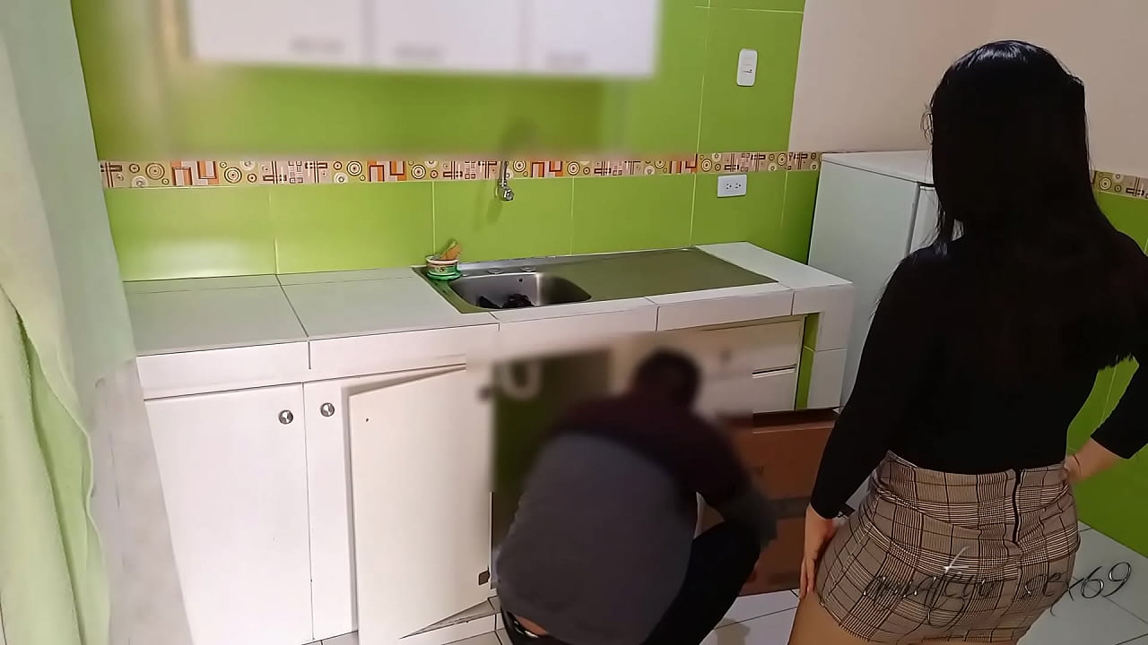 The plumber fucked her while her husband wasn't home, I caught them by the kitchen door but they kept going, he shoved that cheater's dick really hard