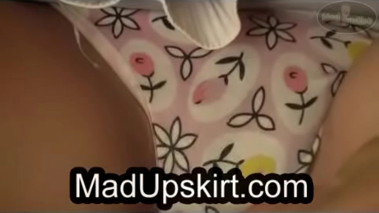 Teen girl in upskirt HD video