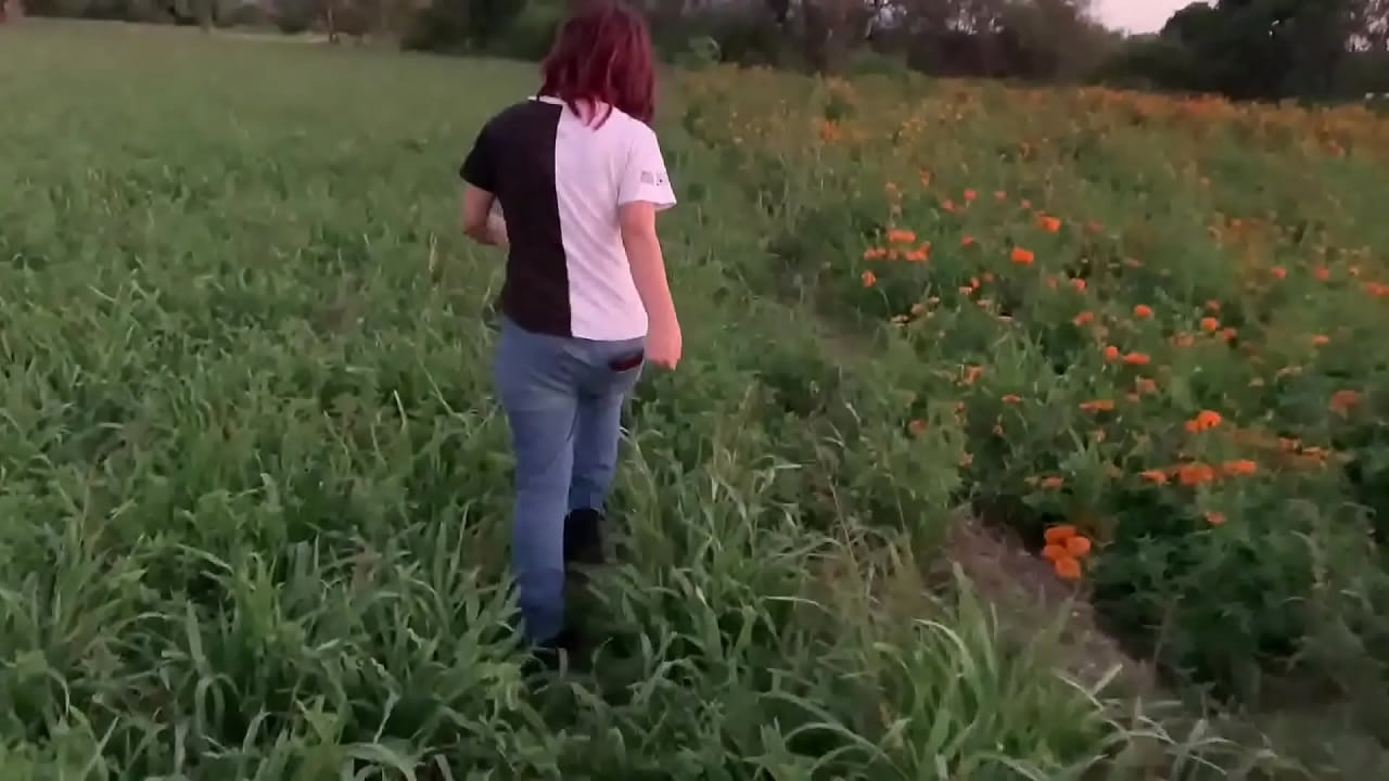 Morrita cogiendo en el cerro