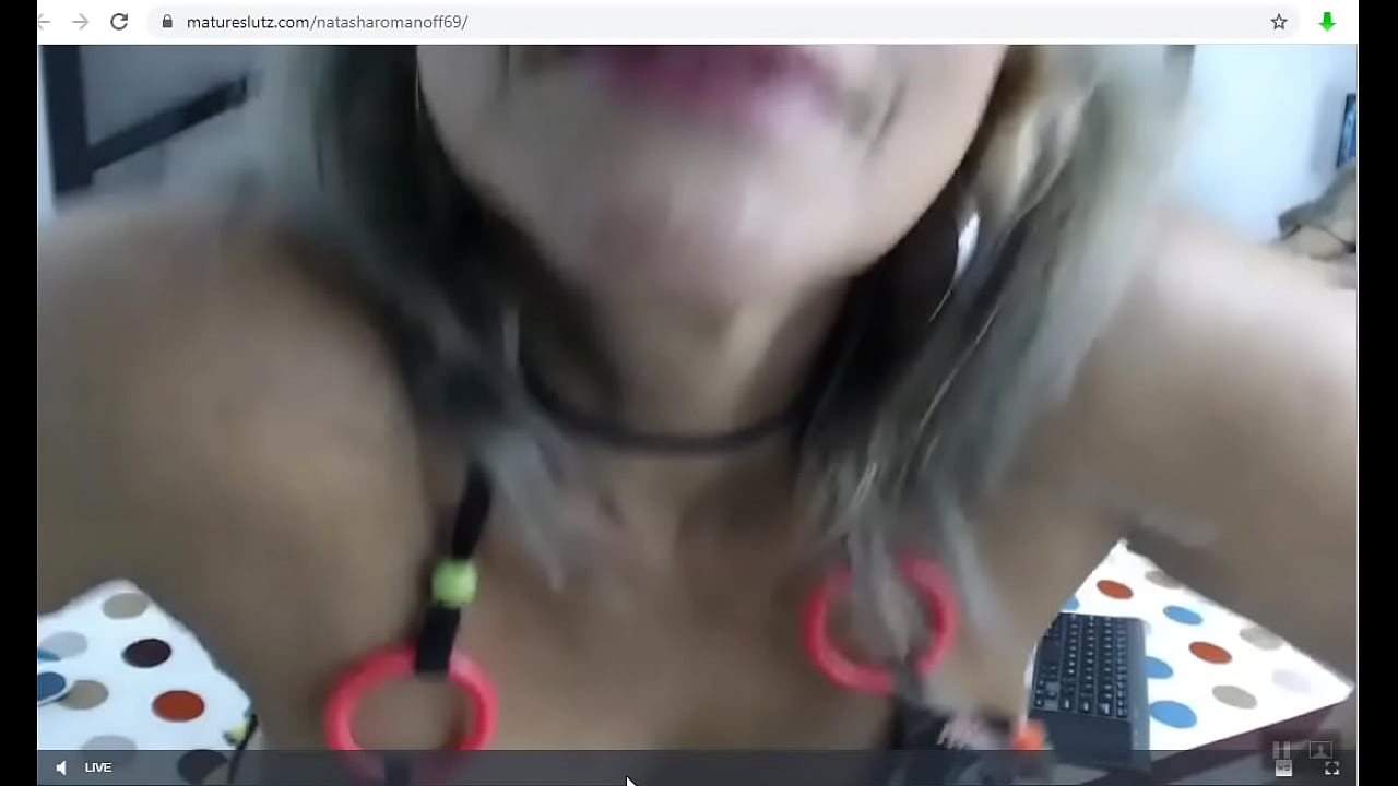 mature woman masturbates on cam