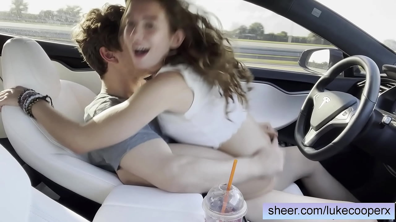 Eighteen Year Old Amateur Tinder Date Fucks In Car