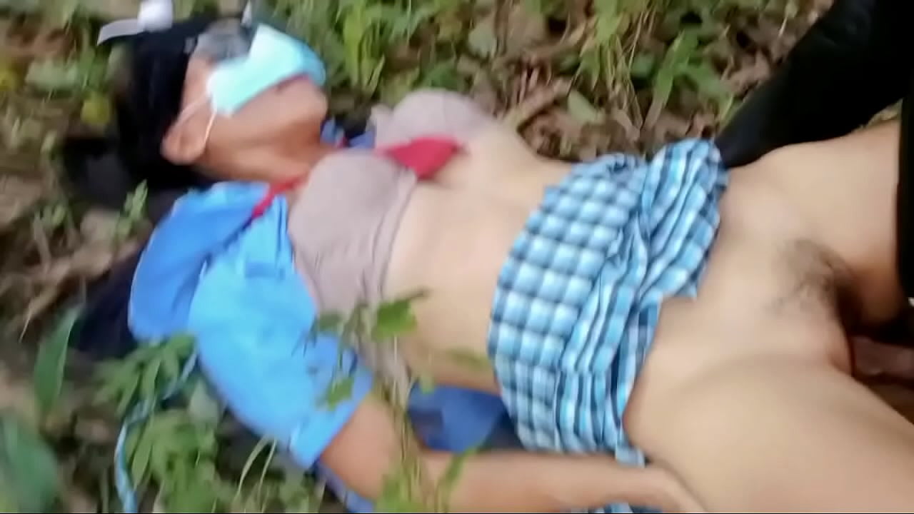 Pinay teen college meet their school guard secretly in the jungle and fucked until cum in pussy