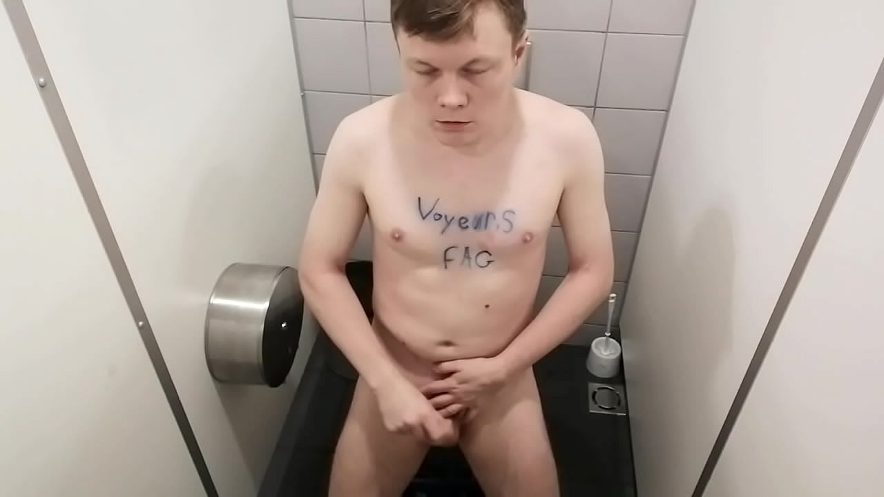 The guy jerks off his small cock in a public toilet and cums