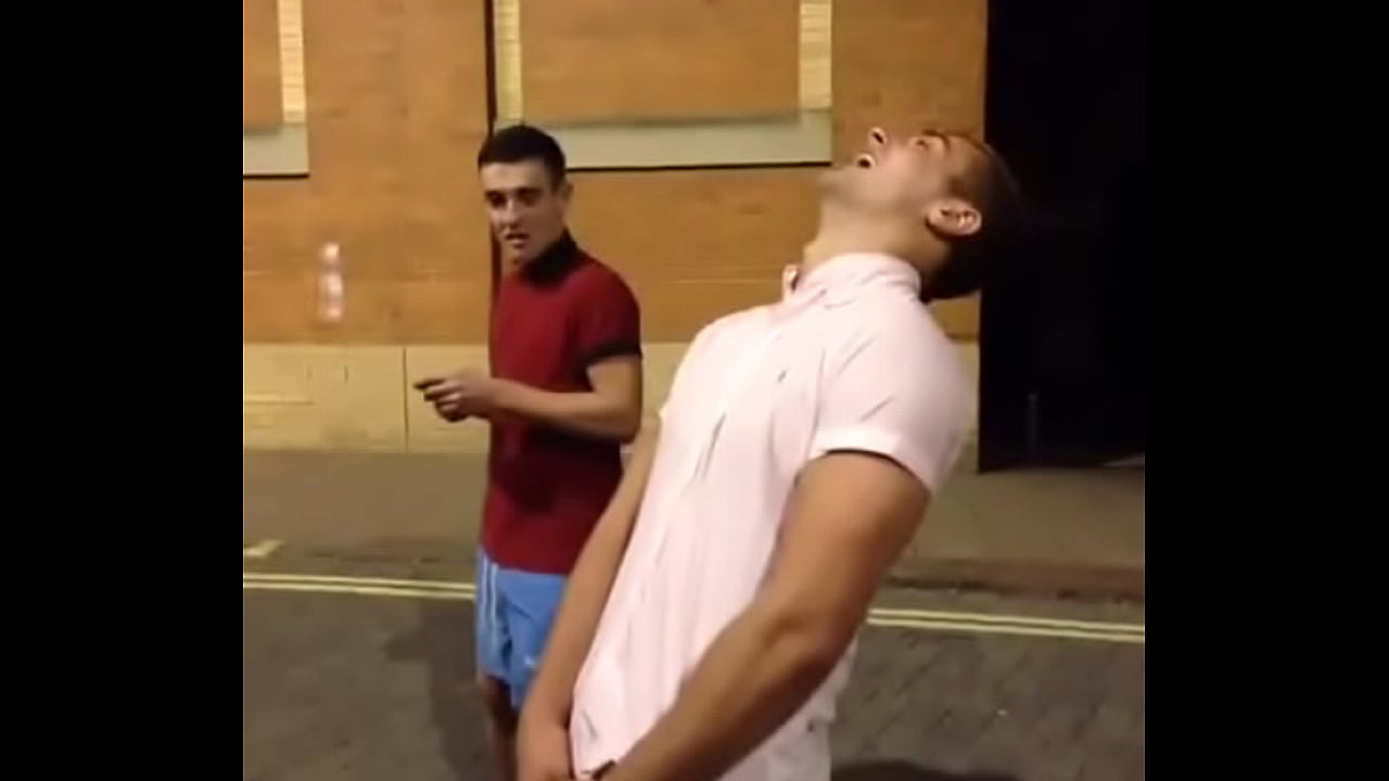 ZporN - Aut in public - Straight friends make really gay things