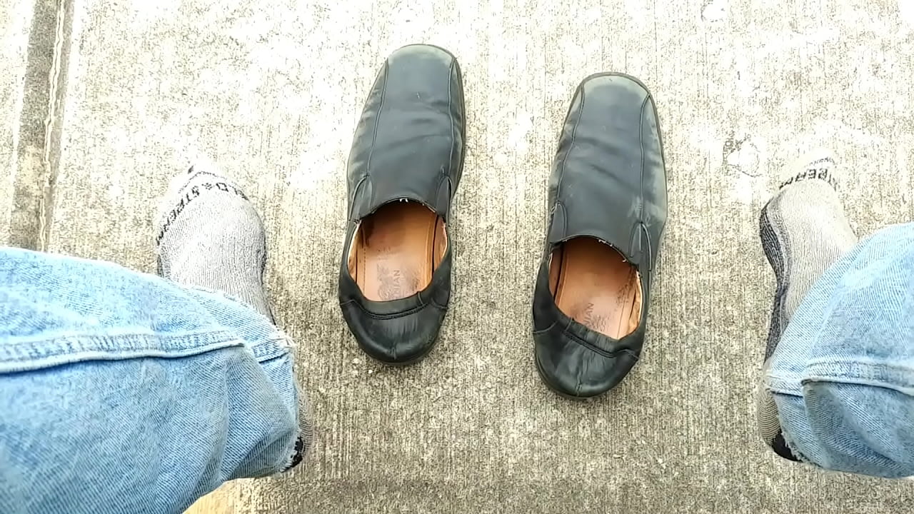 I wore my trashed dress shoes to the beach, and briefly show my dick while walking