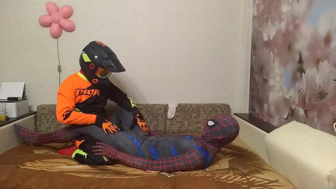 spidey and biker plays