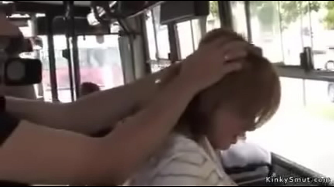 Me la follo en el colectivo a la puta