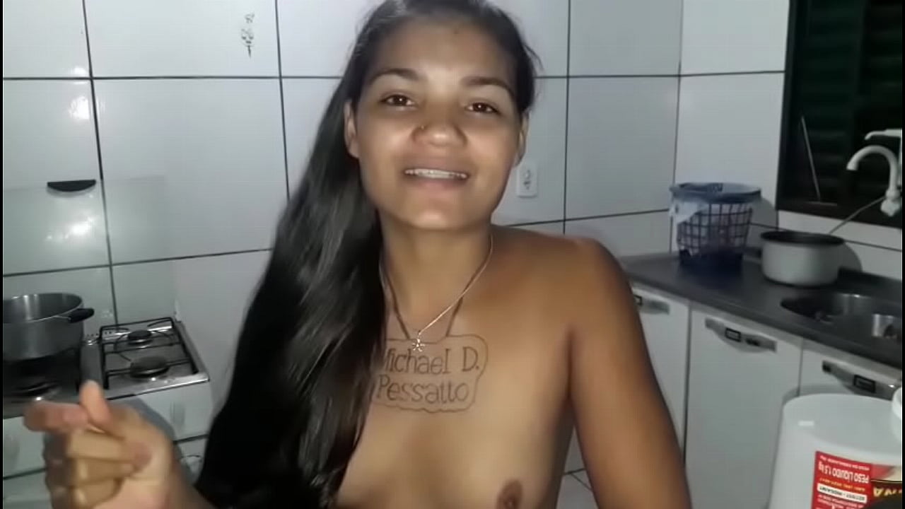 Ester tigresa vip dando a buceta e o cuzinho na cozinha