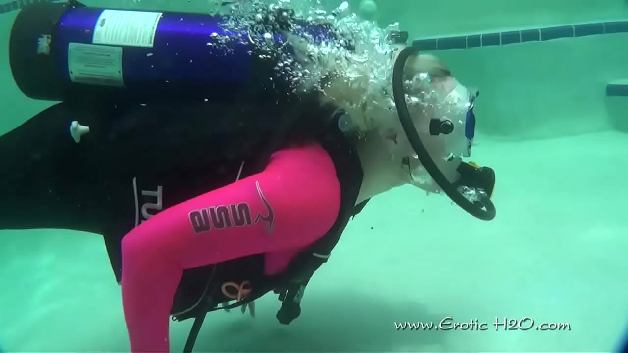 Scarlett's Scuba Gear Instruction