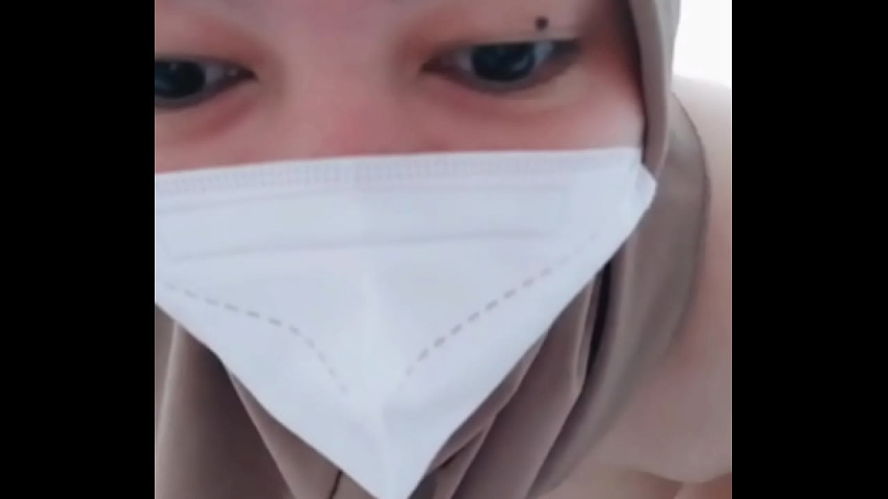 Senangnya punya pacar cantik berjilbab doyan ngentot