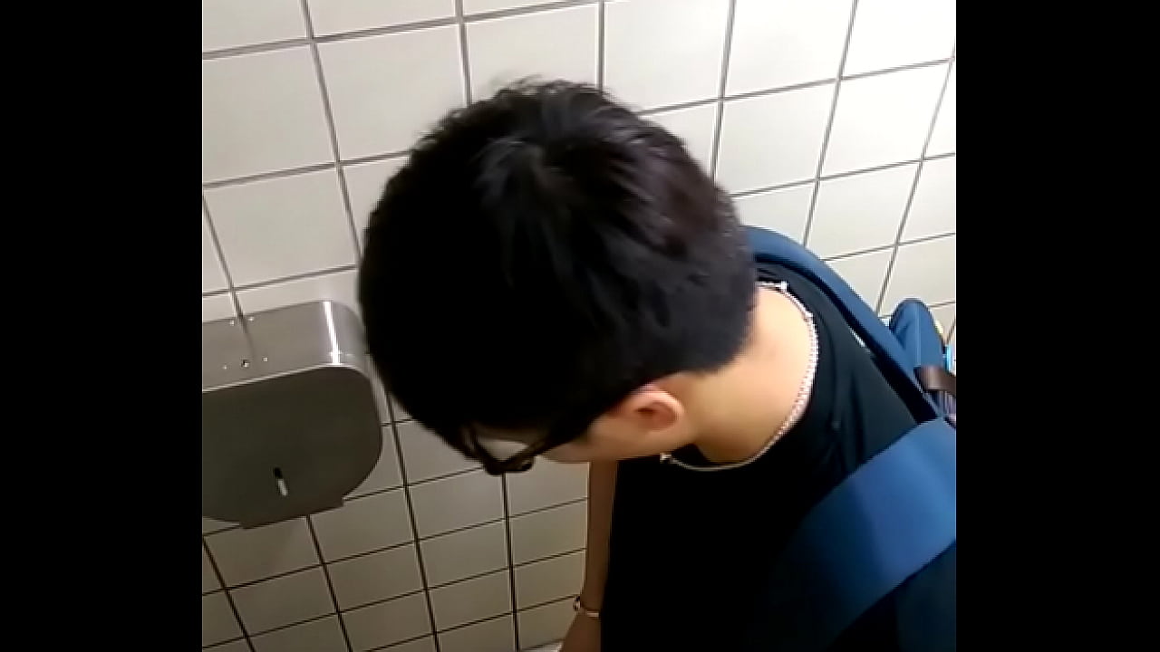 spying at the MRT restroom