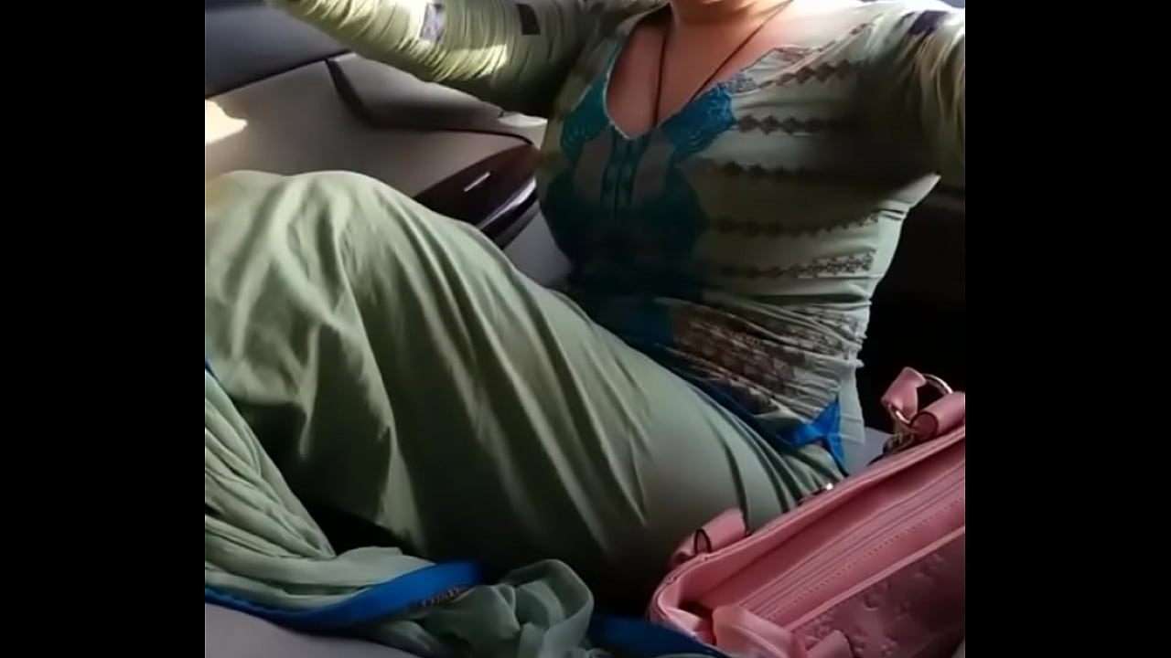 Deshi Hot Romance in Car.