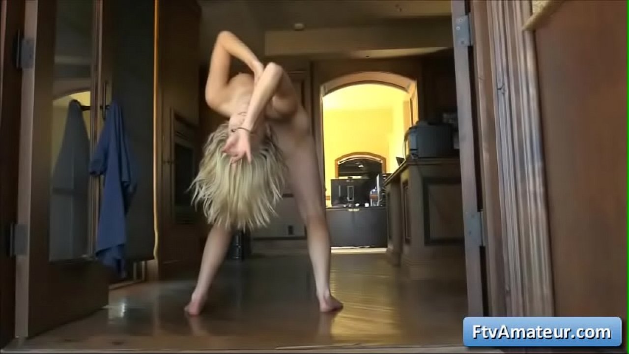 Beautiful teenager slutty girl gets very flexible and enjoy dancing naked