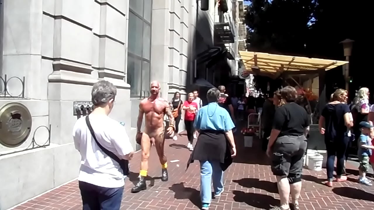 Nude in Publicstreet