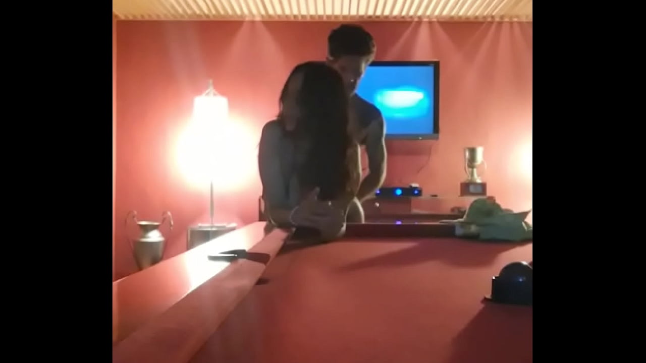 Vikinga Morena Films  -  jugando con papi en el cuarto de juegos