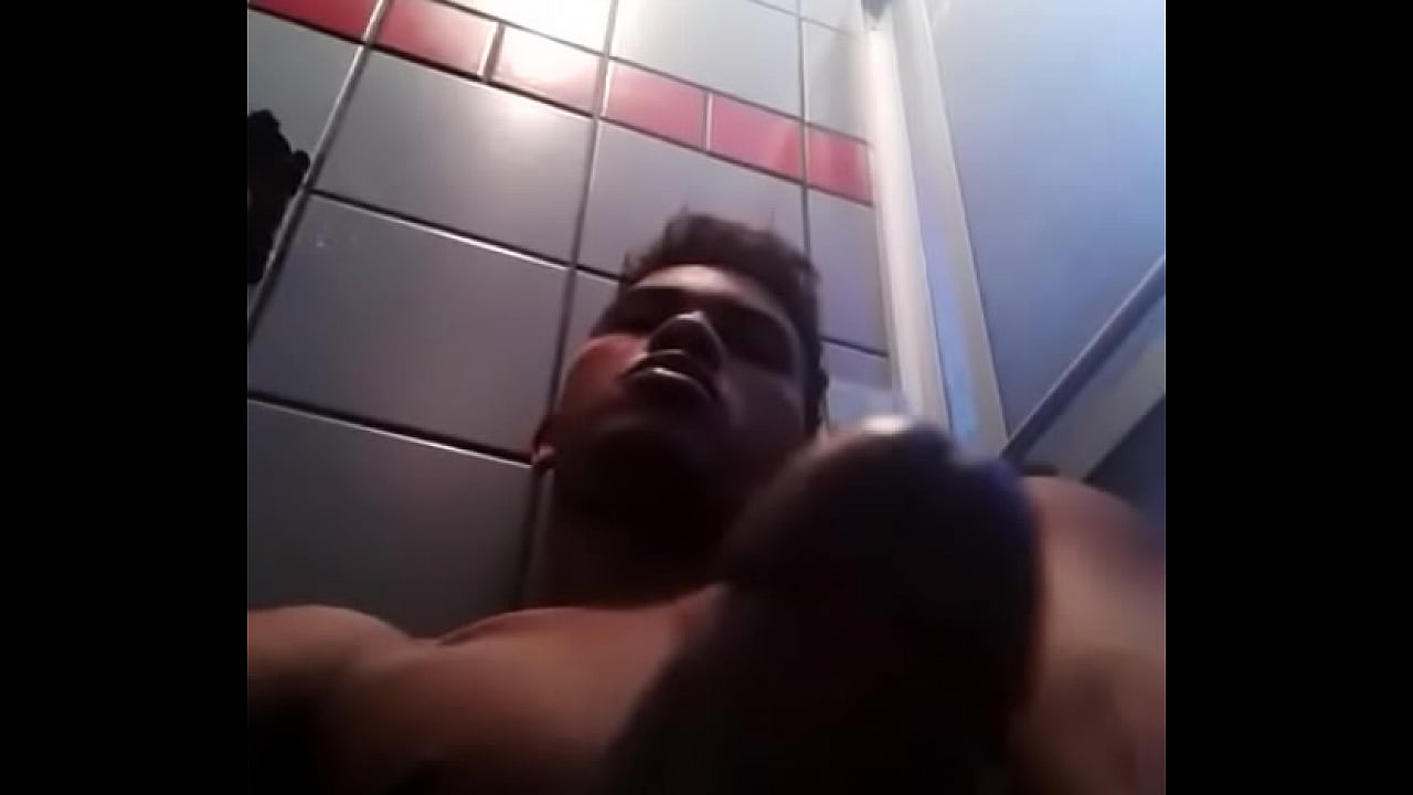 Safadinho gostoso na punheta.