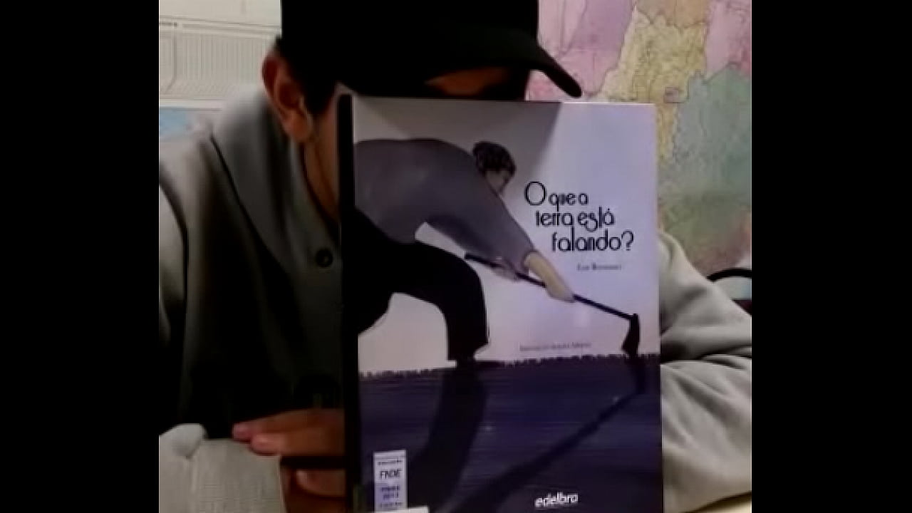 Zero safado chupando um livro