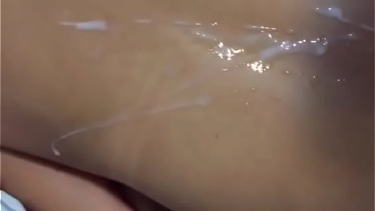 Huge cumshot on amateur girlfriend