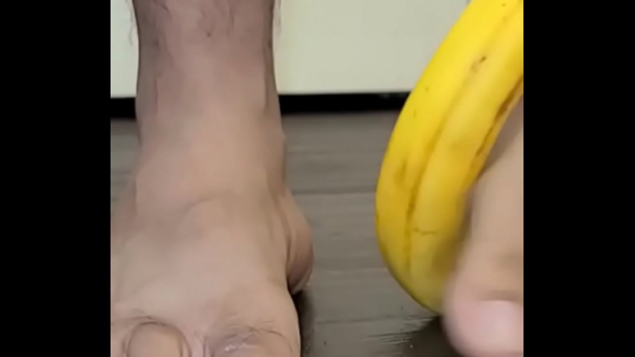 My soles and toes Caresse a banana