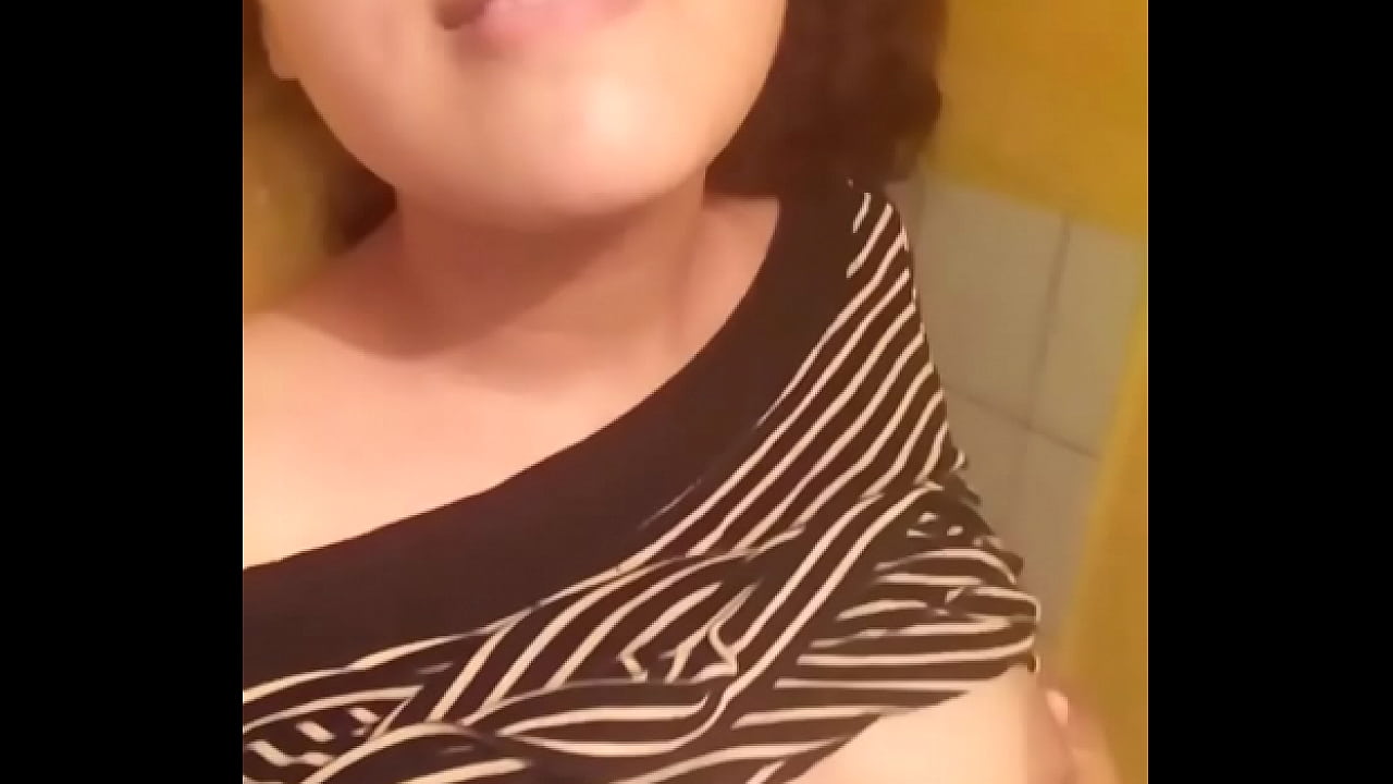 Girlfriend flashes boobs and masturbates on cam