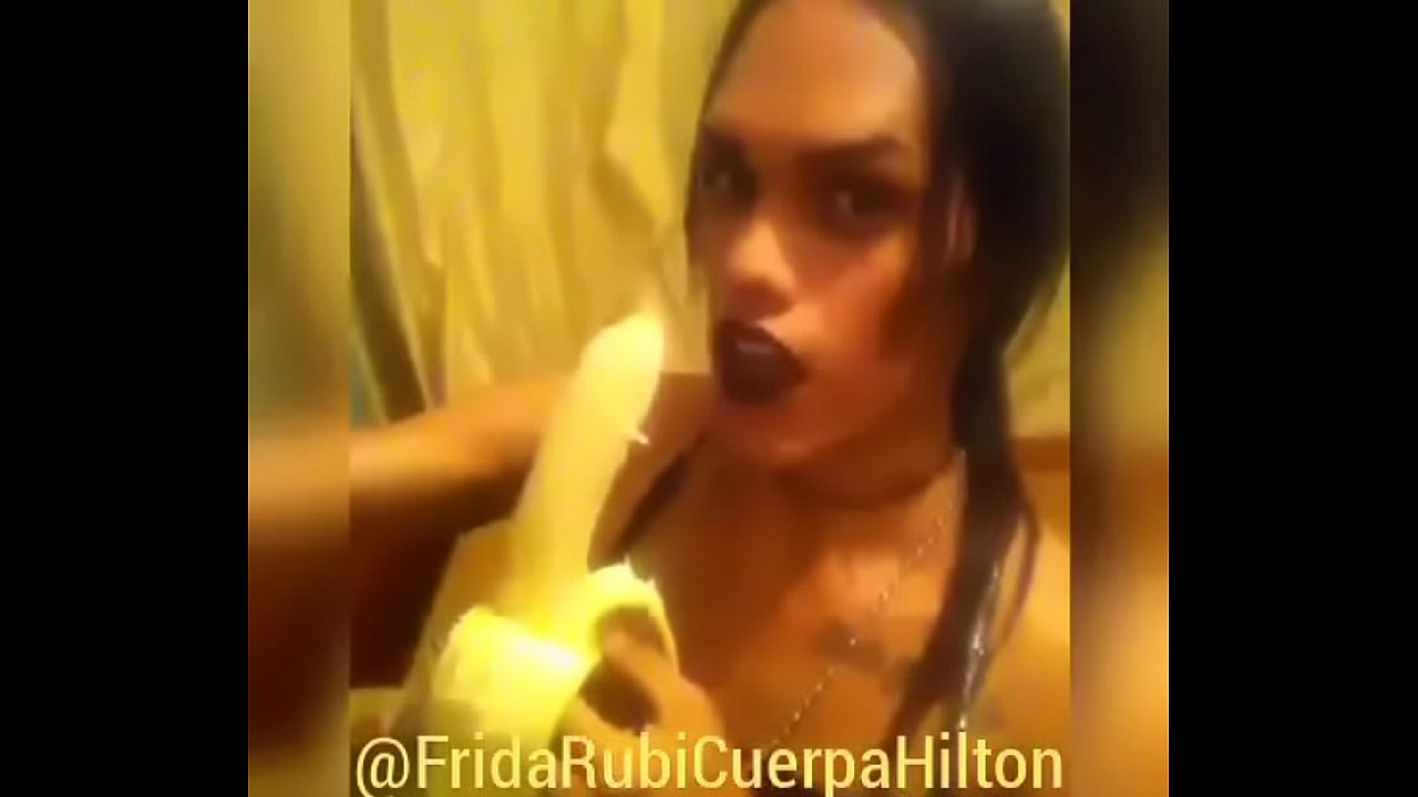 Frida Rubi Hilton ENSEÑANDO COMO ES QUE SE DEVORA TODOOOO