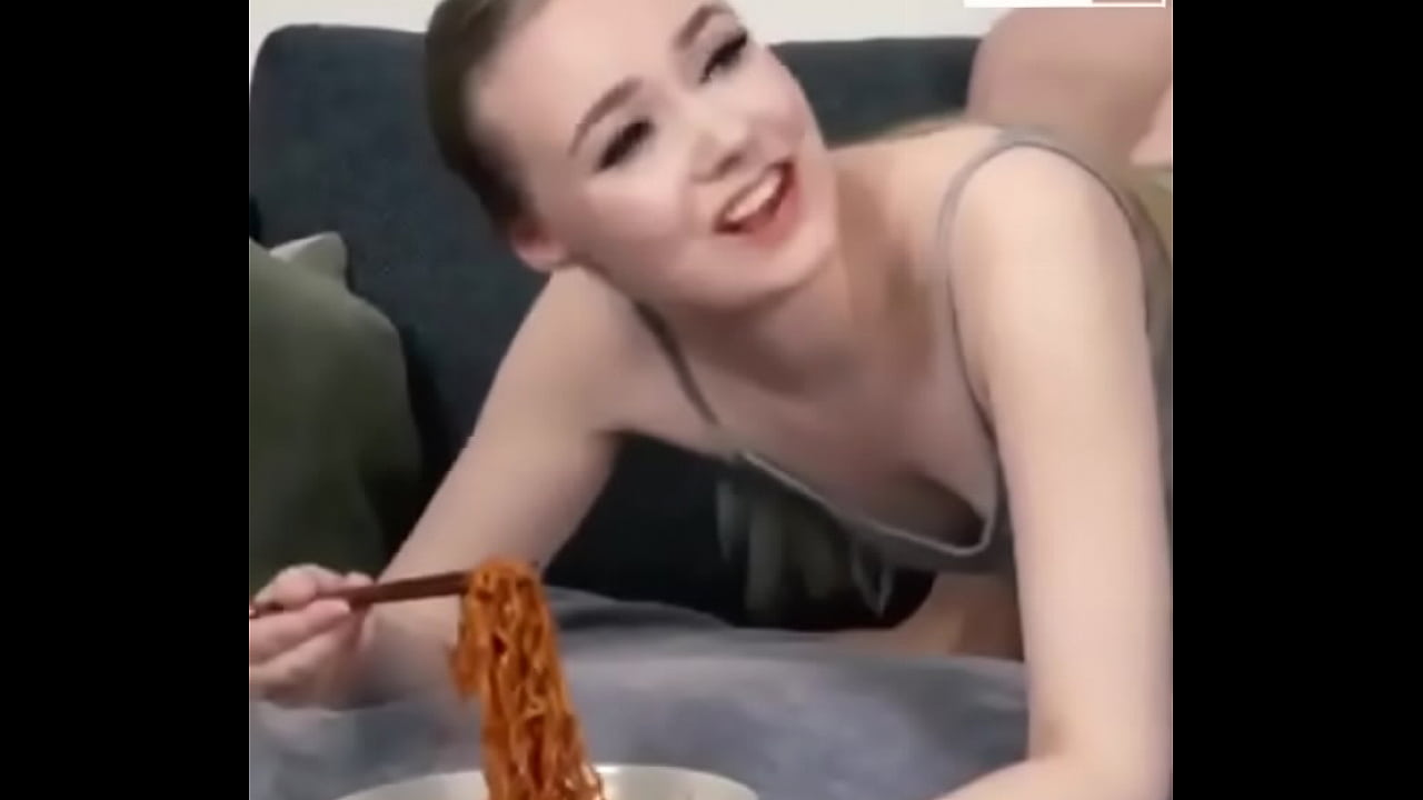 Cute Girl Eat Noodle while sexing