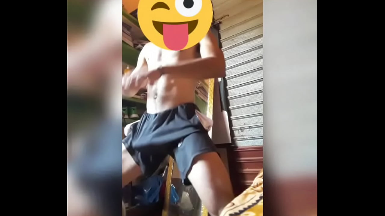 gay dançando passinho com pau duro