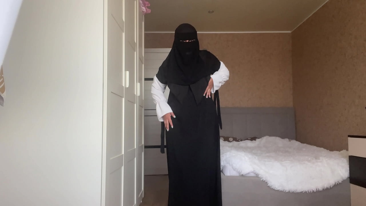 Moroccan Arab stepmom gets a throbbing orgasm