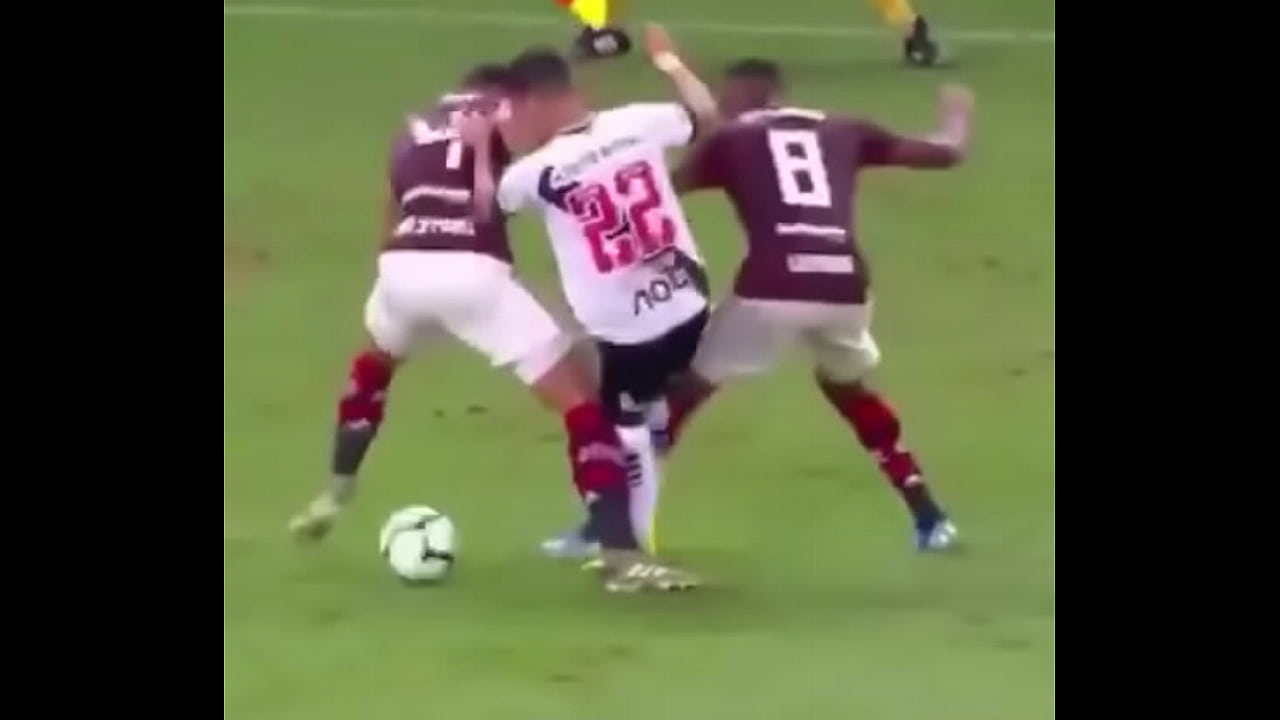 Vascaino acabando com flamenguista