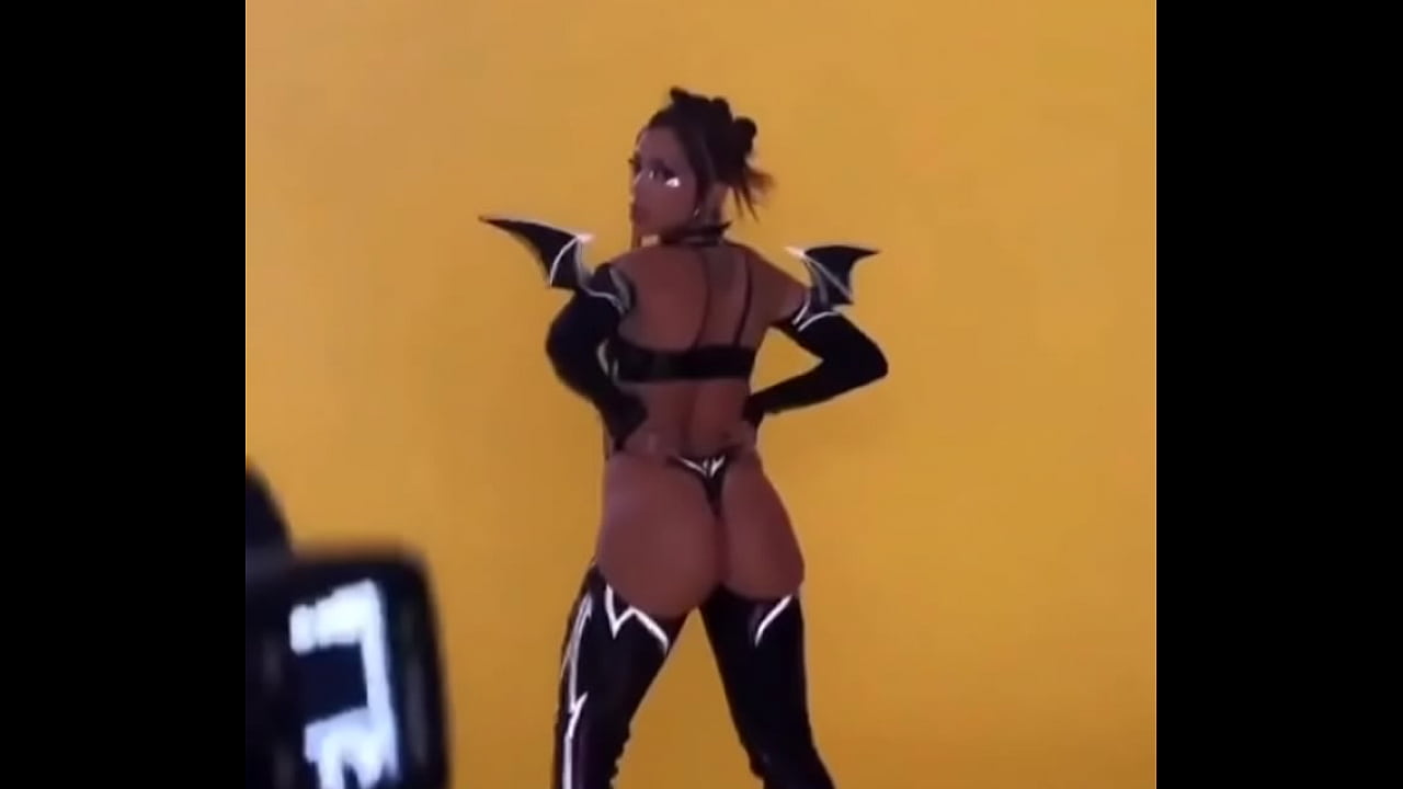 #Anitta