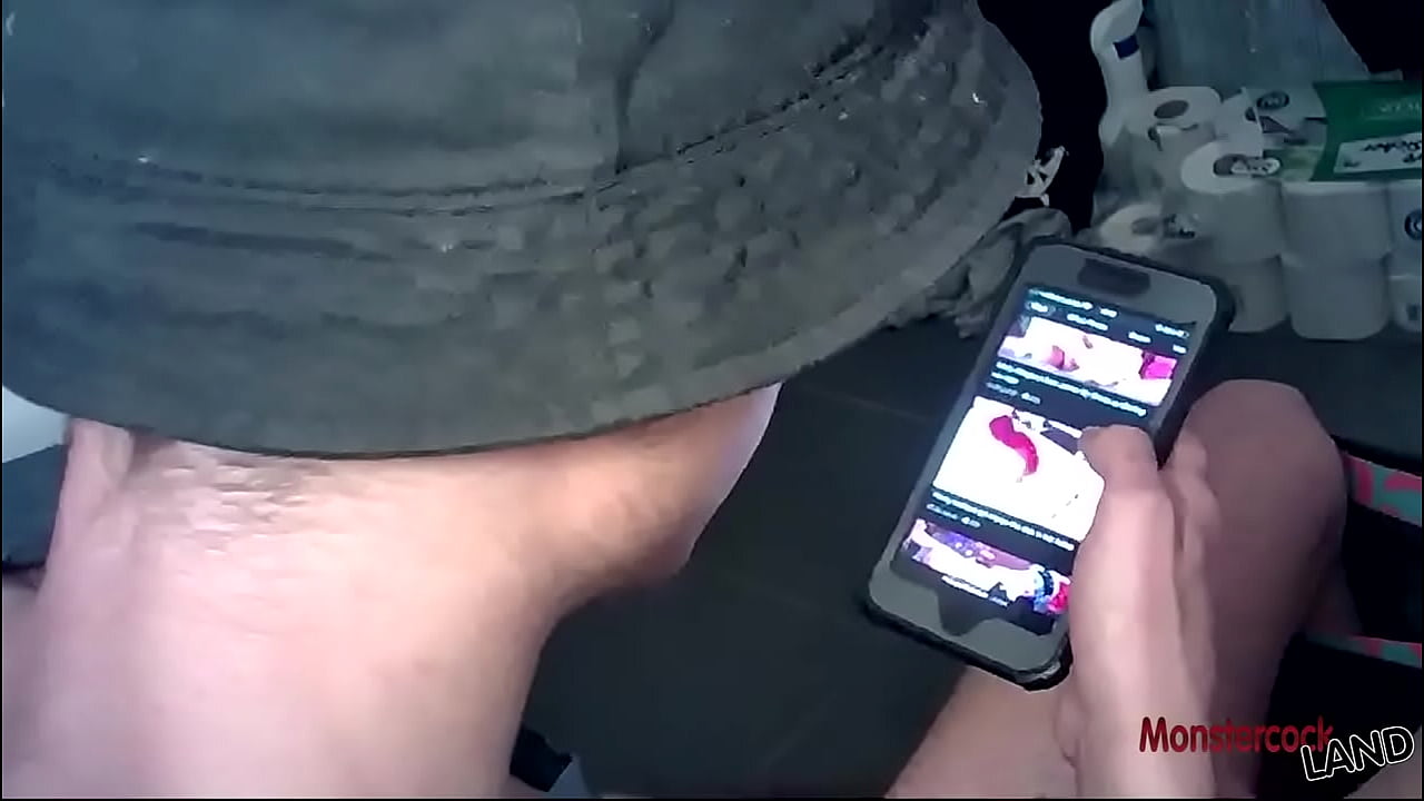 My Roommate jerks in the toilet while watching porn on the phone