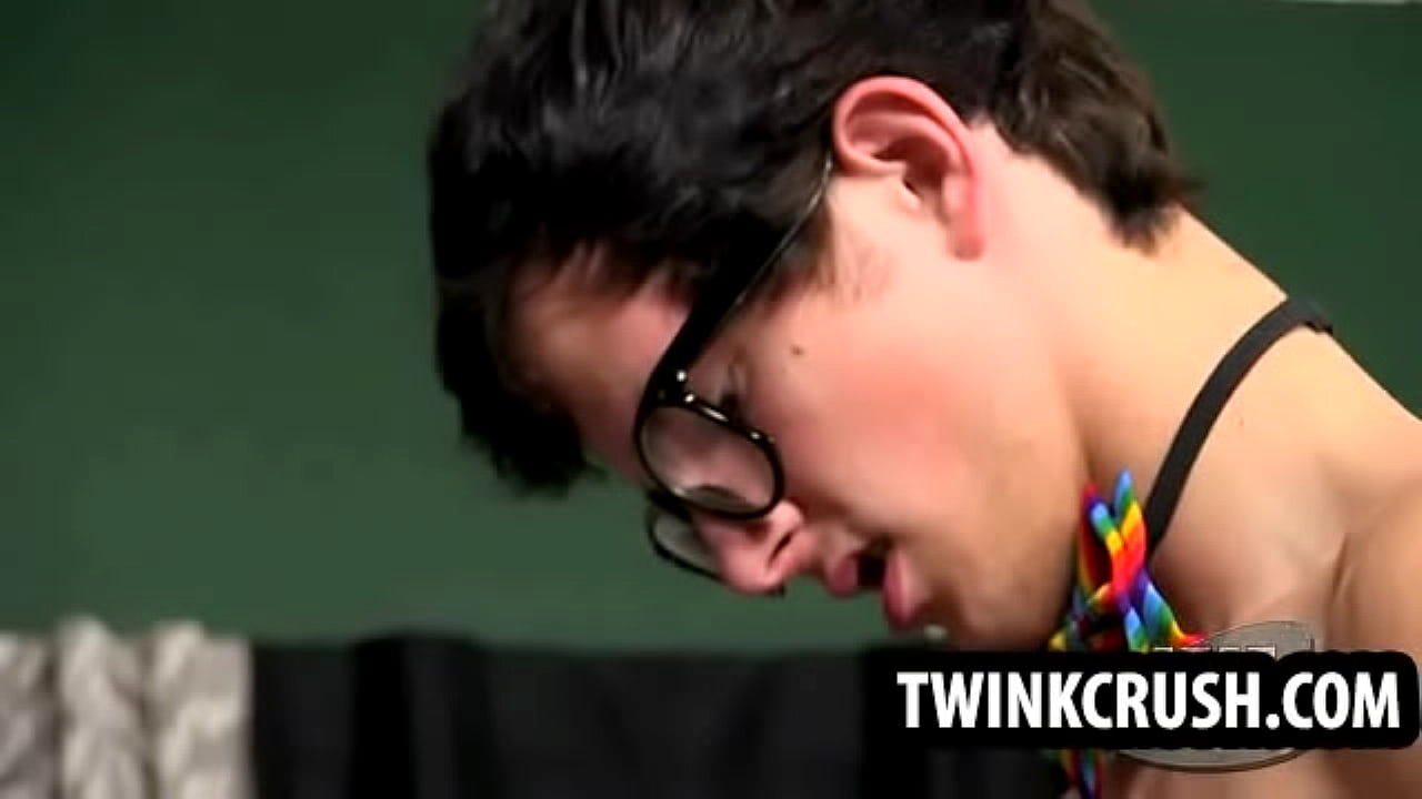 Teen twinks gets blowjobs before getting fucked bareback