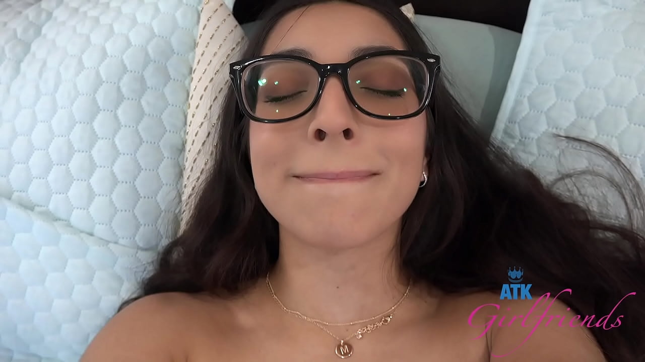 Hookup with sexy ass babe, pussy licked and Blowjob (Madison Wilde) glasses and sexy nerd babe - girlfriend experience