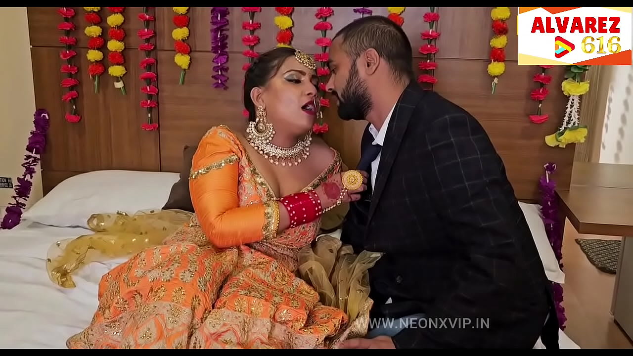 desi bhabhi hot sex with her client