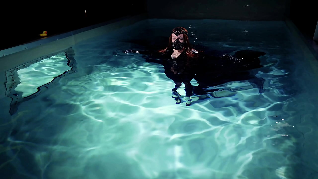 underwater in swimming pool Arya Grander