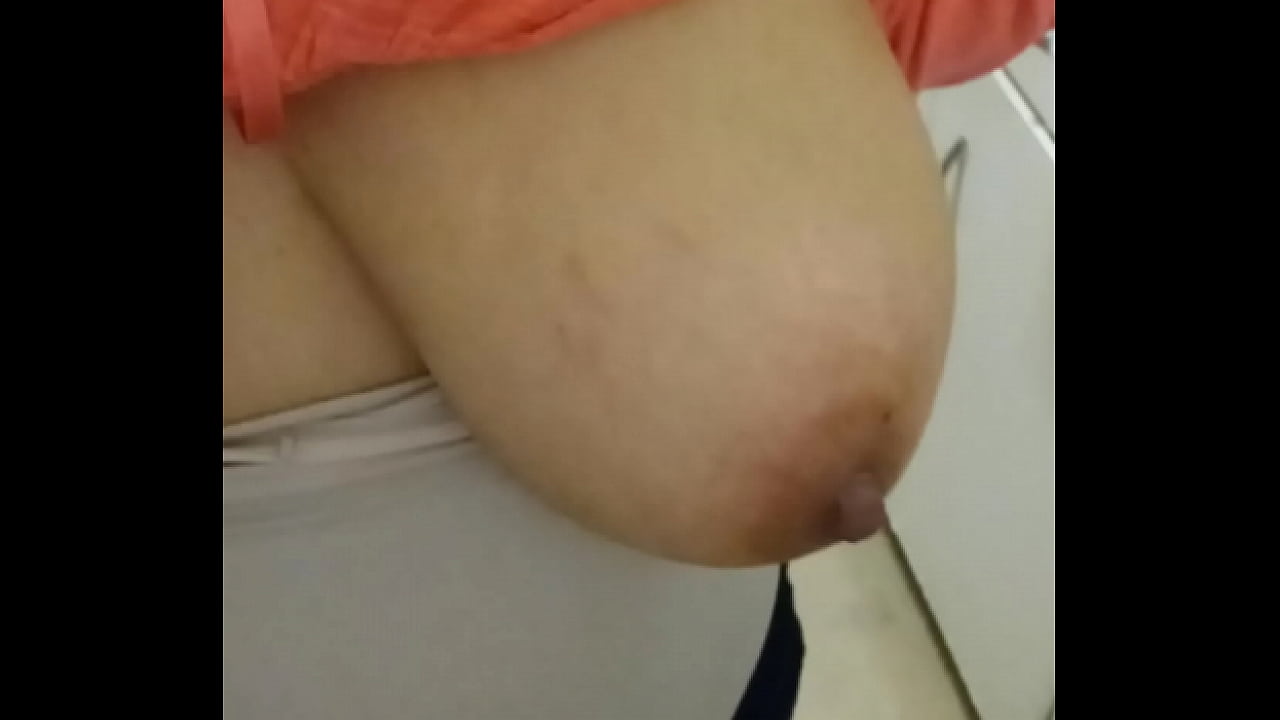 Lucia llega con sus tetas chupeteadas. Y su pepita super enpapada.