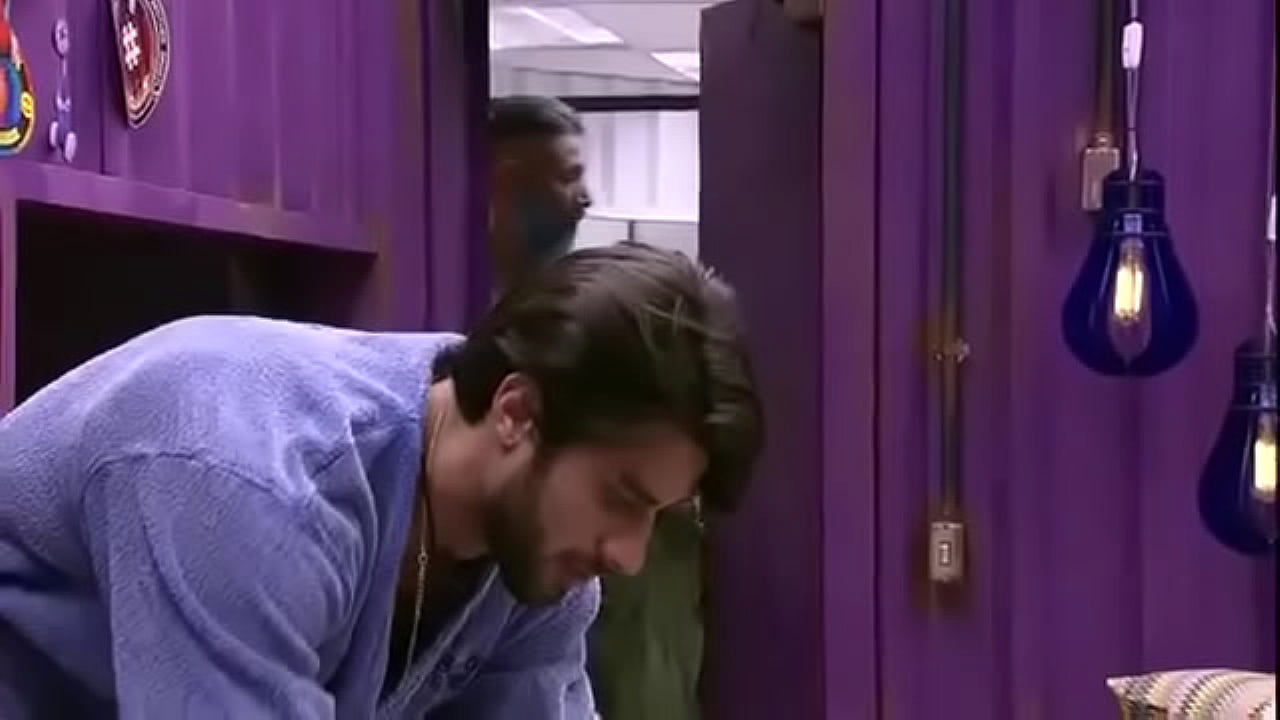 bbb16 renan dando uma patolada