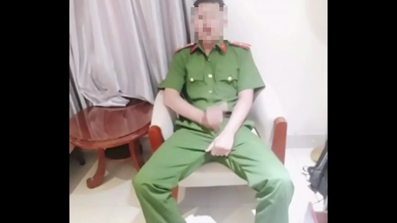 Police Vietnam handjob, his Master record and public this video