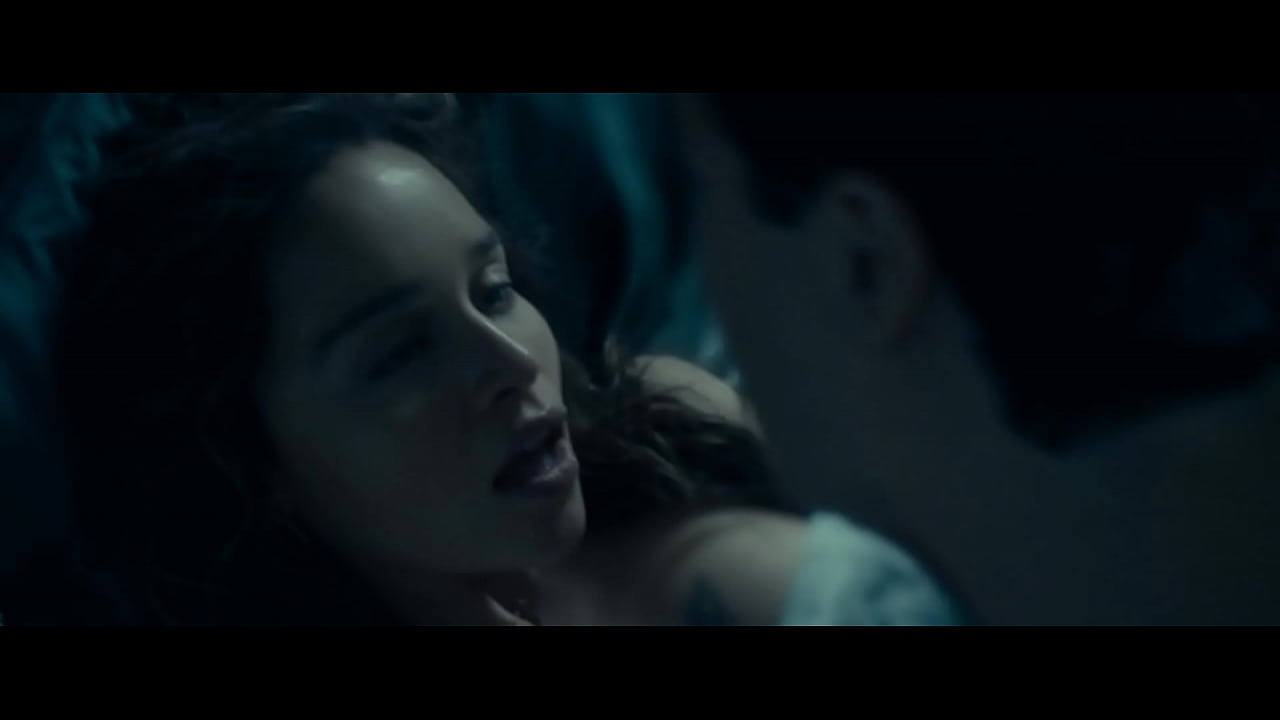 Emilia Clarke Sex Scene in movie